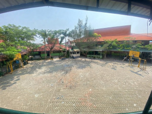 Lapangan Olahraga & Area Aktivitas