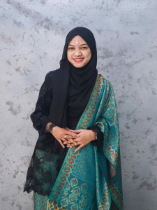Indah Sari, S. Farm